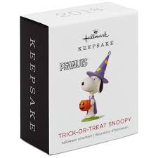 hallmark-2018-trick-or-treat-snoopy-miniature-halloween-QFO5256-box